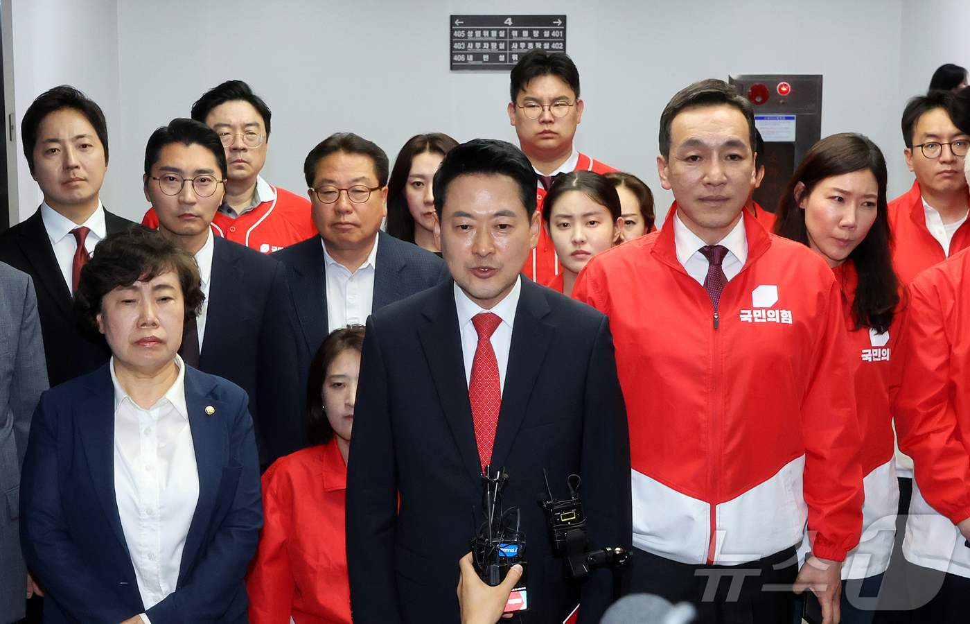 (과천=뉴스1) 김진환 기자 = 장동혁 국민의힘 대표가 6·3 지방선거 본투표가 실시된 3일 서울 송파구 등 일부 투표소에서 벌어진 투표용지 부족 사태와 관련해 경기 과천 중앙선거 …