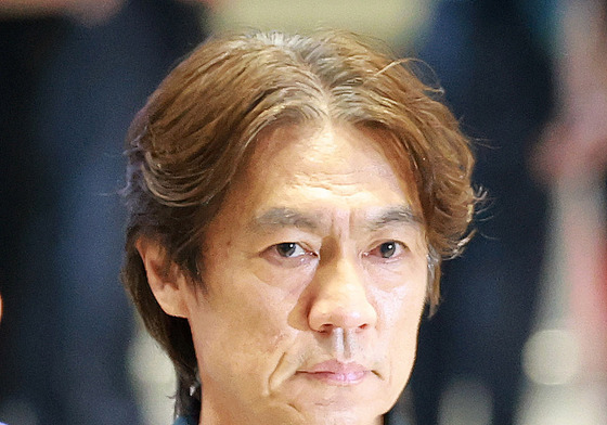 야유 속 입국하는 홍명보 감독