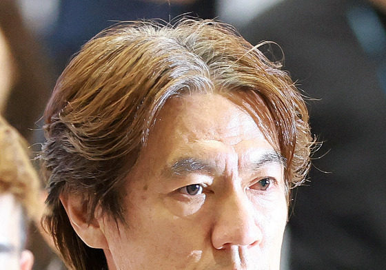 귀국하는 홍명보 감독