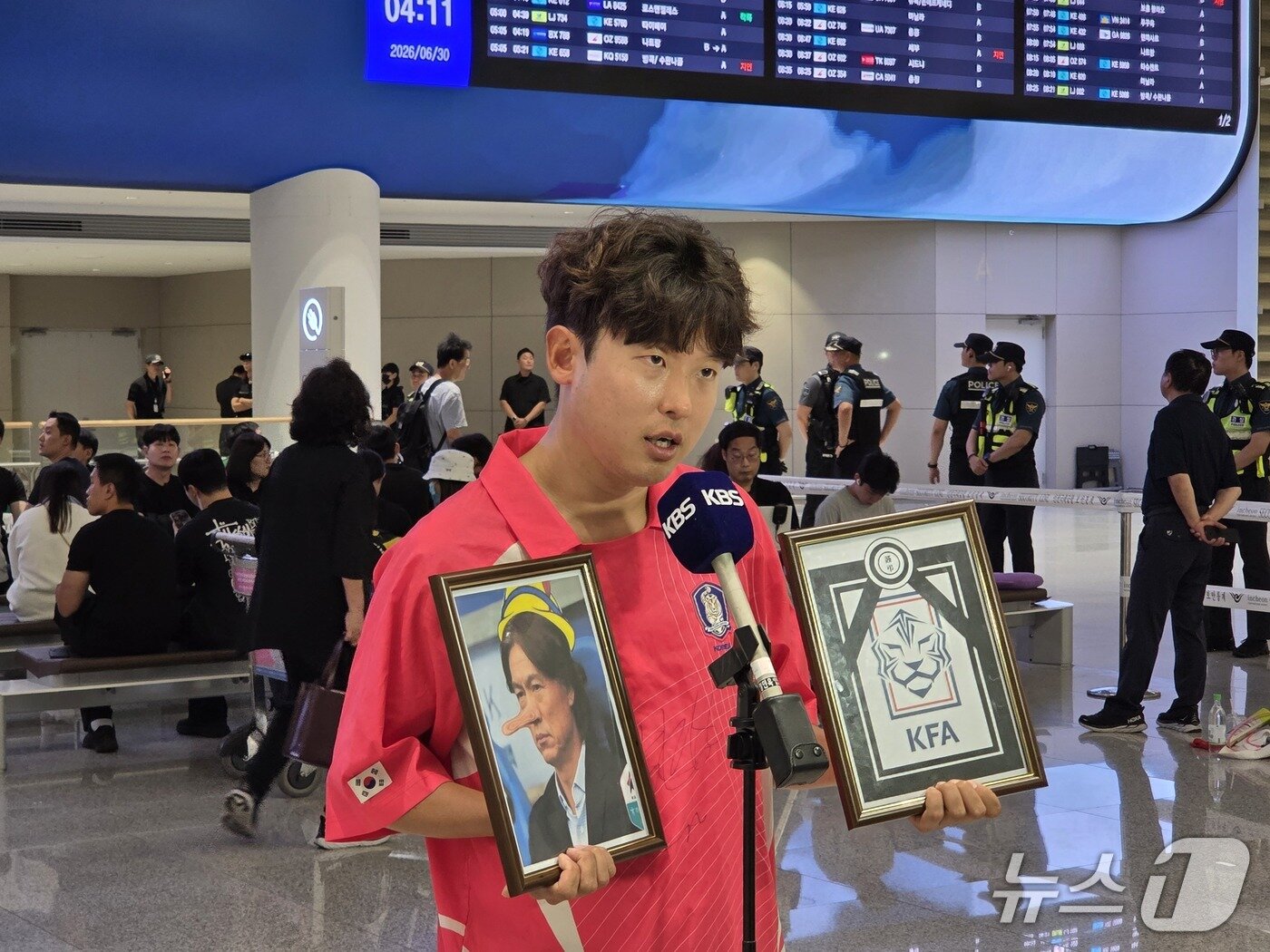 본문 이미지 -  "한국 축구는 죽었다"고 밝힌 축구 팬 조성근 씨ⓒ News1 안영준 기자