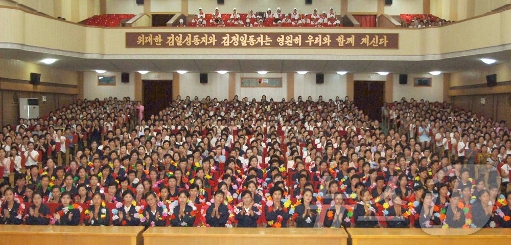 (평양 노동신문=뉴스1) = 북한 노동당 기관지 노동신문은 30일 평안남도에서 120명의 여성동맹원이 당의 석탄 증산 방침에 따라 탄광 현장에 자원 진출했다고 보도했다.  신문은 …