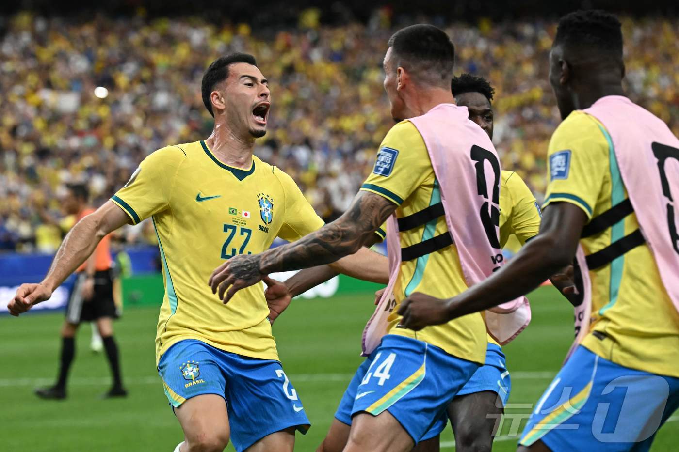 (AFP=뉴스1) = 브라질 축구 국가대표팀 가브리엘 마르티넬리가 29일(현지시간) 미국 휴스턴 스타디움에서 열린 2026 북중미 월드컵 32강 일본과의 경기에서 극장 역전골을 넣 …