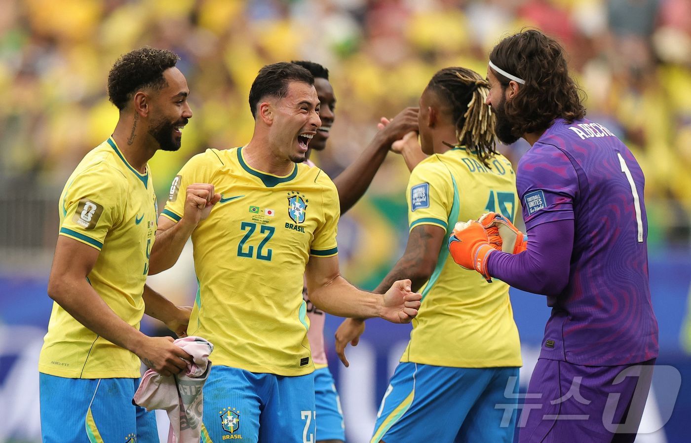 (AFP=뉴스1) = 극장 역전골을 넣은 브라질 축구 국가대표팀 가브리엘 마르티넬리가 29일(현지시간) 미국 휴스턴 스타디움에서 열린 2026 북중미 월드컵 32강 일본과의 경기에 …