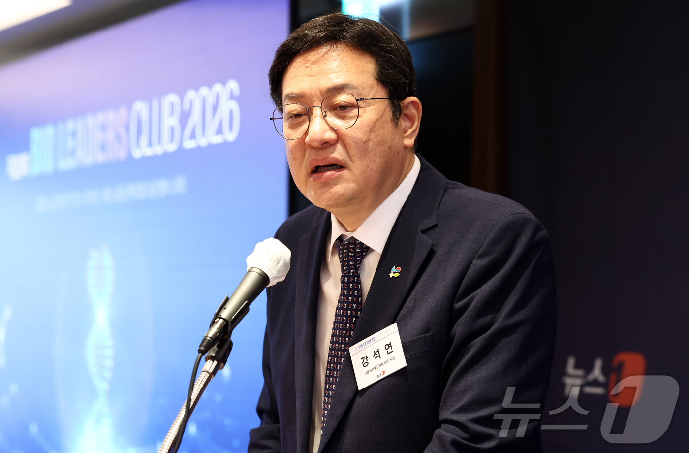 (서울=뉴스1) 최지환 기자 = 강석연 식품의약품안전평가원 원장이 30일 오전 서울 중구 롯데호텔에서 열린 '제28회 바이오리더스클럽'에서 축사를 하고 있다. 2026.6.30/뉴 …