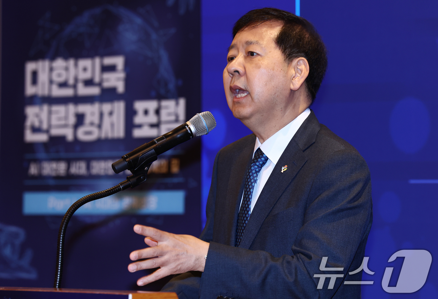 (서울=뉴스1) 김민지 기자 = 구윤철 경제부총리 겸 재정경제부 장관이 30일 오전 서울 중구 롯데호텔에서 열린 '대한민국 전략경제 포럼 AI 대전환 시대, 대한민국 전략경제의 길 …