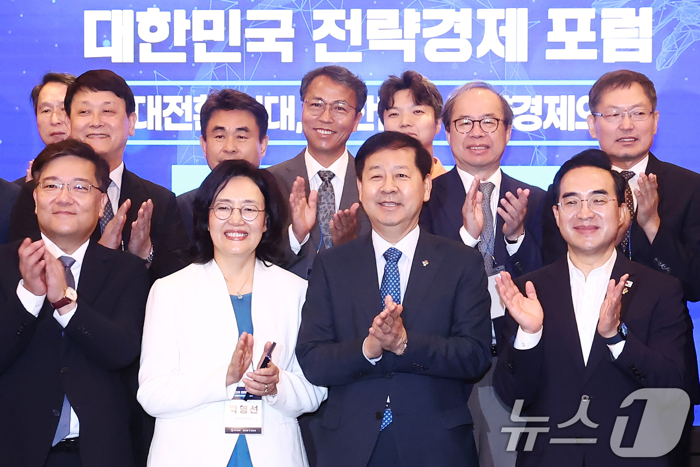 (서울=뉴스1) 김민지 기자 = 구윤철 경제부총리 겸 재정경제부 장관이 30일 오전 서울 중구 롯데호텔에서 열린 '대한민국 전략경제 포럼 AI 대전환 시대, 대한민국 전략경제의 길 …