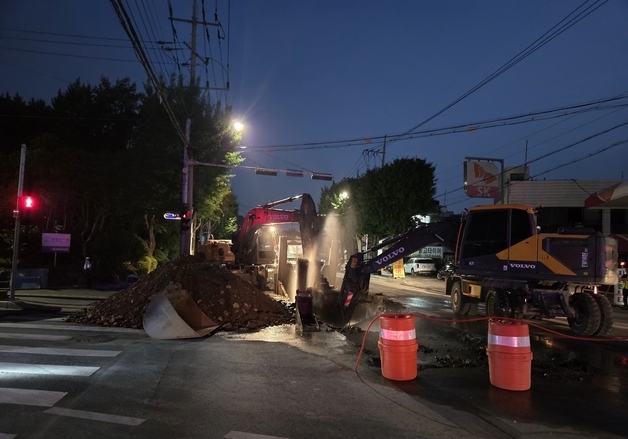 대구 수성못오거리 상수도관 복구 작업