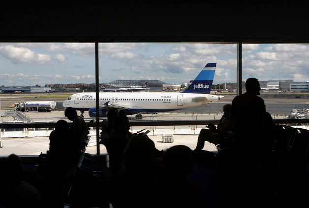 美항공청 "제트블루 항공기 JFK공항 접근 중 드론 충돌…조사중"