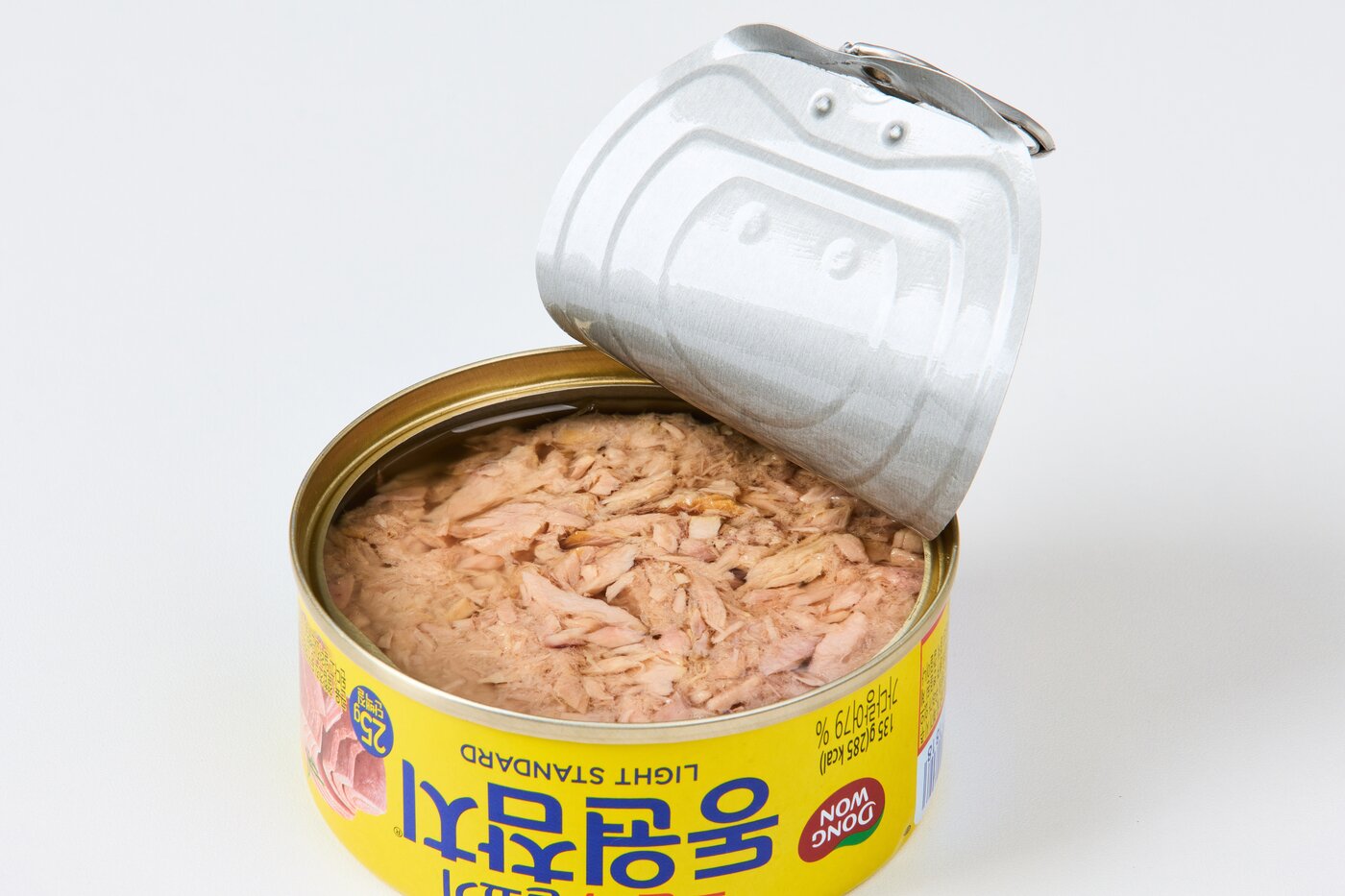 본문 이미지 - 동원참치 제품 사진.(동원F&B 제공)