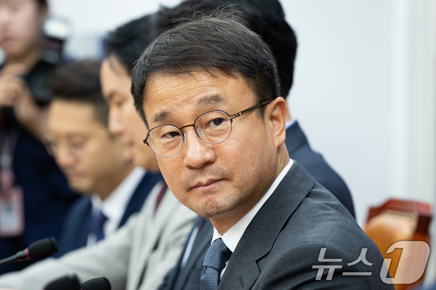 (서울=뉴스1) 유승관 기자 = 한병도 더불어민주당 당대표 직무대행 겸 원내대표가 30일 서울 여의도 국회에서 열린 원내대책회의에 참석하고 있다. 2026.6.30/뉴스1