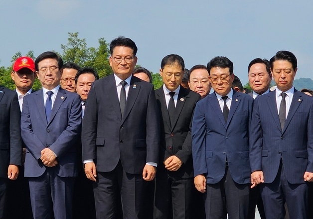 너럭바위 앞 송영길