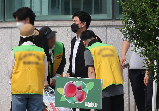 '음주 뺑소니' 김호중, 2년 1개월 만에 가석방 출소