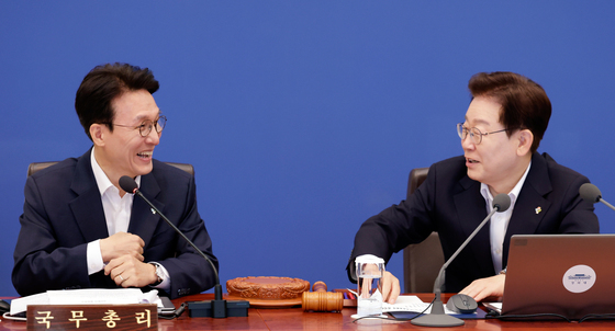 李대통령 "김민석 역할 가장 컸다"…국무회의 총리 고별인사, 박수로