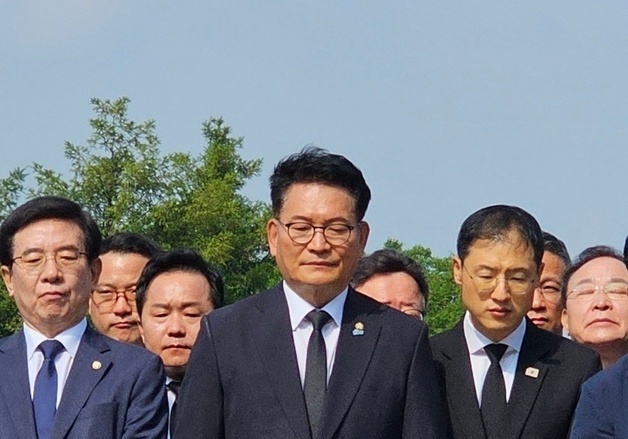너럭바위 앞 송영길