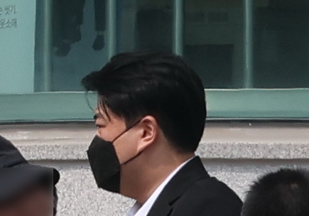 2년 1개월 만에 가석방 출소하는 '음주 뺑소니' 김호중