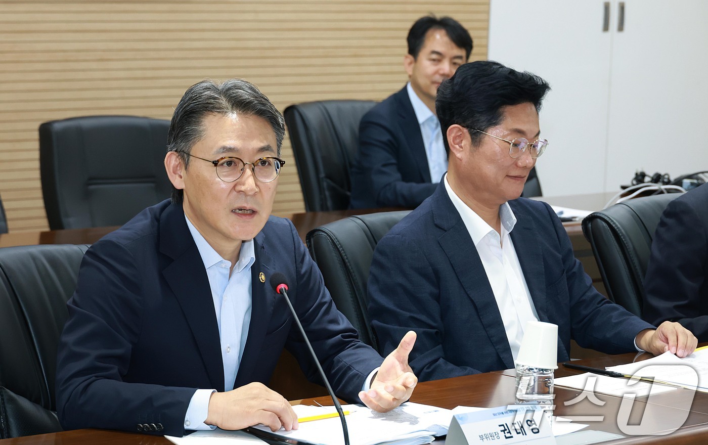 (서울=뉴스1) = 권대영 금융위원회 부위원장이 30일 오전 서울 중구 서민금융진흥원 대회의실에서 열린 청년 모두를 위한 재무상담 TF 3차 회의에서 모두발언을 하고 있다. (금융 …