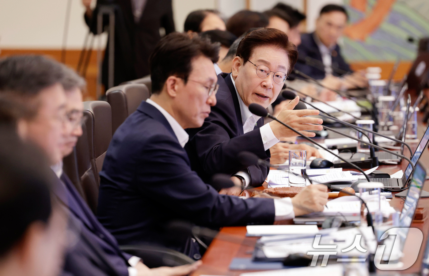 (서울=뉴스1) 이재명 기자 = 이재명 대통령이 30일 청와대에서 열린 국무회의 겸 비상경제점검회의에서 발언하고 있다. 2026.6.30/뉴스1