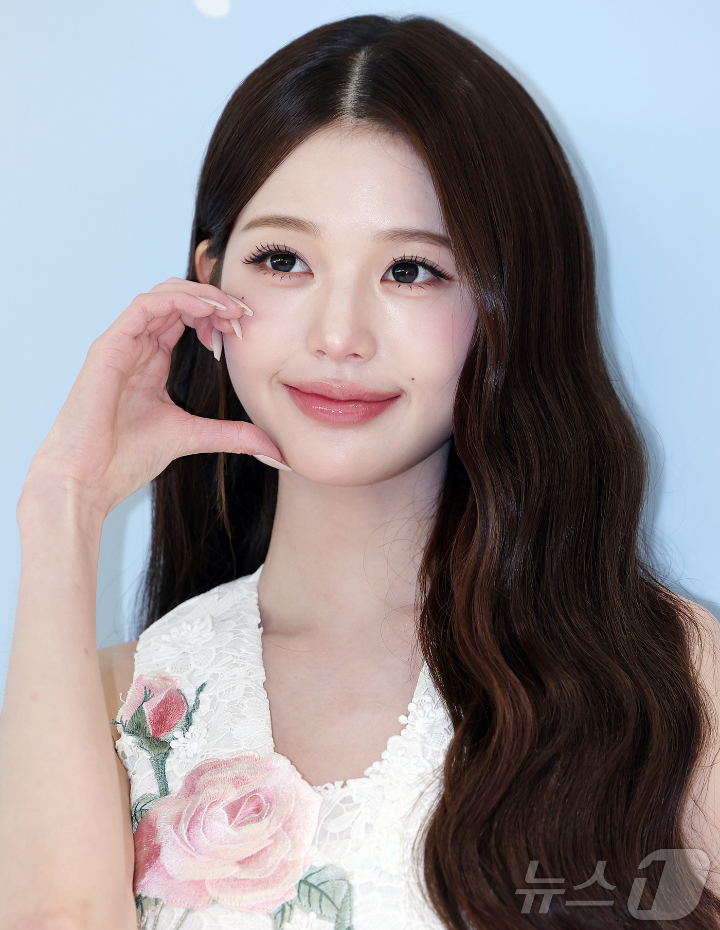 (서울=뉴스1) 김진환 기자 = 아이브 장원영이 30일 서울 용산구 한남동 닥터엘시아 플래그십 스토어에서 열린 포토행사에 참석해 포즈를 취하고 있다. 2026.6.30/뉴스1