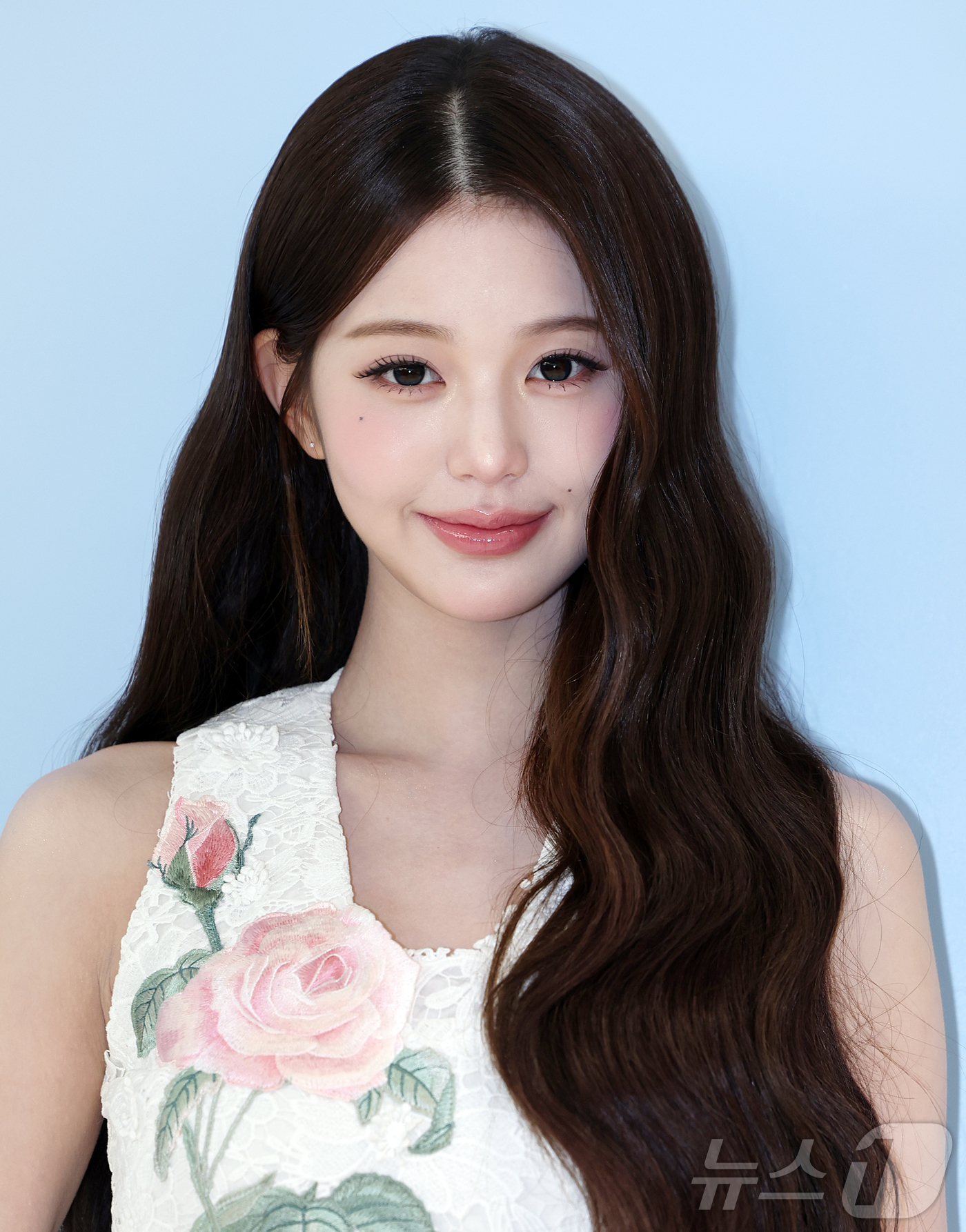 (서울=뉴스1) 김진환 기자 = 아이브 장원영이 30일 서울 용산구 한남동 닥터엘시아 플래그십 스토어에서 열린 포토행사에 참석해 포즈를 취하고 있다. 2026.6.30/뉴스1