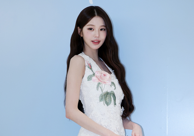 아이브 장원영, 서 있기만 해도 아름다워