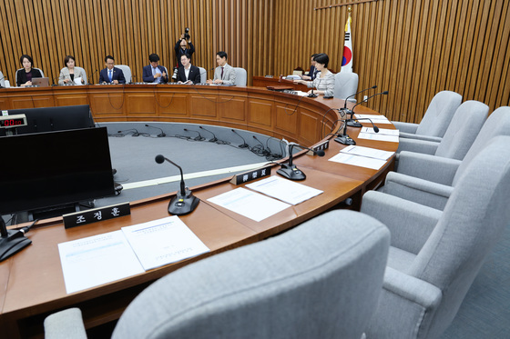 한성숙 인사청문특위, 野 불참 속 심사경과보고서 채택