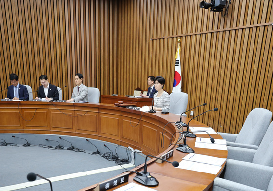 野 불참 속 채택된 한성숙 청문경과보고서