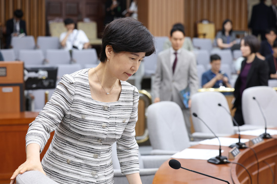 한성숙 인청특위 참석하는 백혜련 위원장