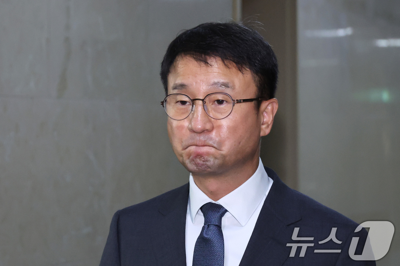 (서울=뉴스1) 신웅수 기자 = 한병도 더불어민주당 당대표 직무대행 겸 원내대표와 천준호 원내운영수석부대표가 30일 서울 여의도 국회에서 열린 여야 원내대표 회동을 마친 후 운영위 …