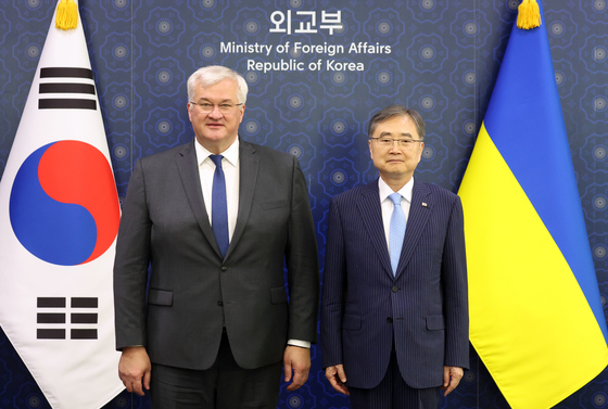 한·우크라, 북한군 포로 한국행·우크라 재건 지원 논의…접점은 아직