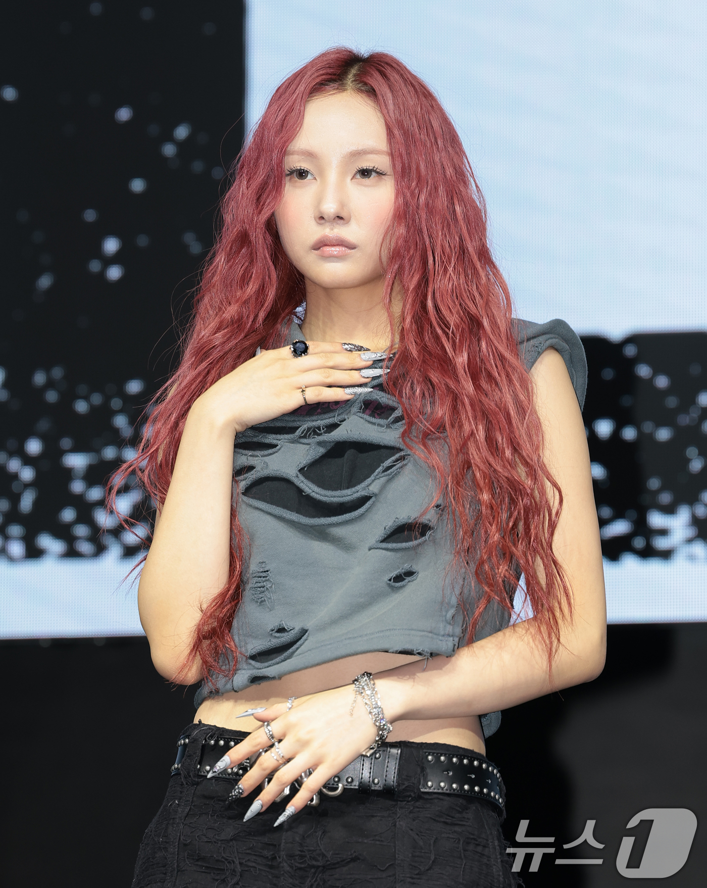 (서울=뉴스1) 권현진 기자 = 걸크루 키비츠(keyveatz)의 손주원이 30일 서울 서대문구 예스24원더로크홀에서 열린 첫 EP앨범  '옥시_젠'(OXY_GEN) 발매 쇼케이스 …