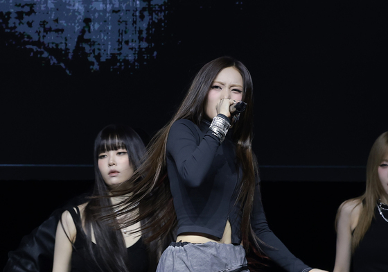 유이, 긴 생머리 찰랑찰랑