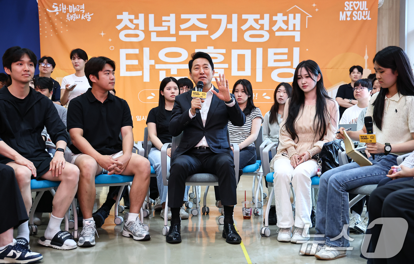 (서울=뉴스1) 김도우 기자 = 오세훈 서울시장이 30일 서울 광진구 건국대학교에서 열린 청년주거정책 타운홀미팅에서 발언하고 있다. 2026.6.30/뉴스1