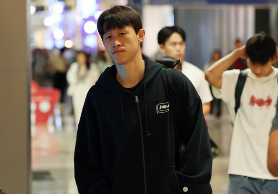 비행기 오르는 이재성