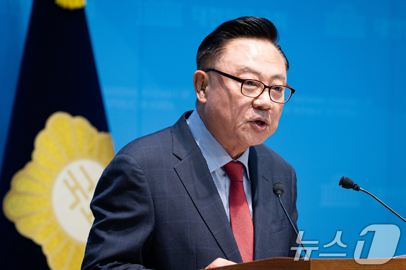 (서울=뉴스1) 유승관 기자 = 고동진 국민의힘 의원이 30일 서울 여의도 국회 소통관에서 청와대 발표 반도체 투자 건에 대한 입장을 밝히고 있다. 2026.6.30/뉴스1