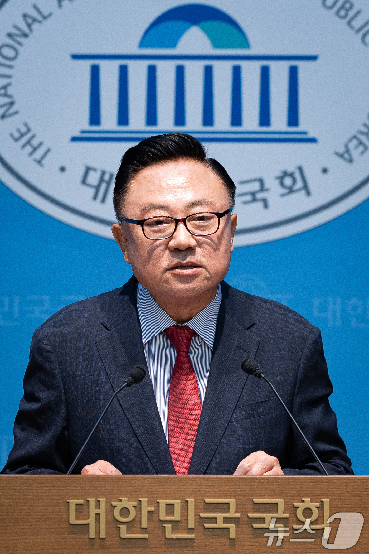 (서울=뉴스1) 유승관 기자 = 고동진 국민의힘 의원이 30일 서울 여의도 국회 소통관에서 청와대 발표 반도체 투자 건에 대한 입장을 밝히고 있다. 2026.6.30/뉴스1