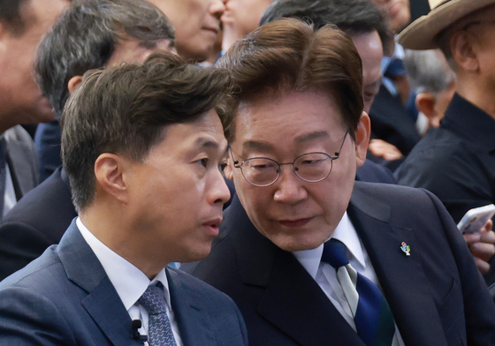 곽노정 SK하이닉스 대표와 대화하는 이재명 대통령