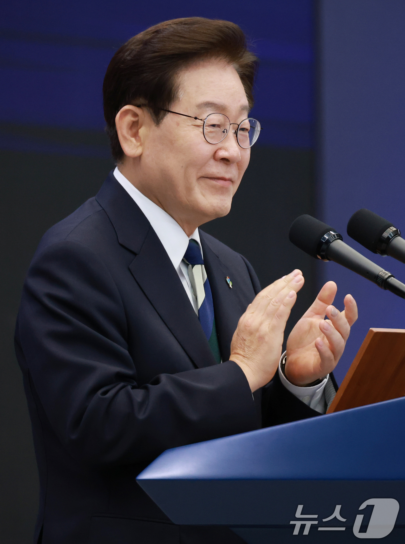 (광주=뉴스1) 이재명 기자 = 이재명 대통령이 30일 광주 김대중 컨벤션센터에서 열린 서남권 첨단산업 발전비전 국민보고회에서 축사를 하고 있다. (청와대통신사진기자단) 2026. …