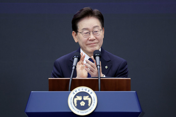 서남권 첨단산업 발전비전 국민보고회 축사하는 이재명 대통령