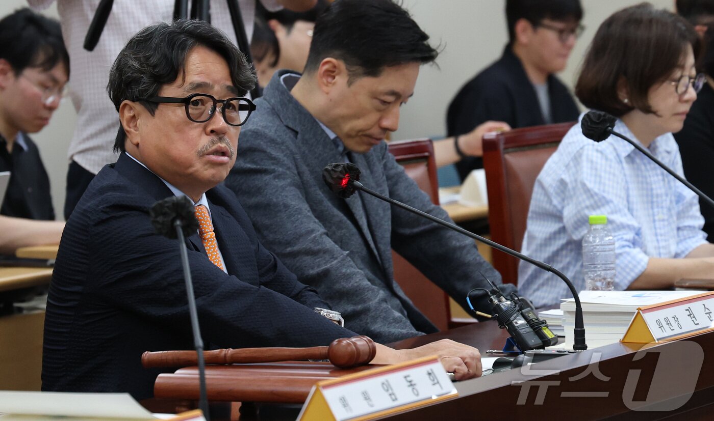 본문 이미지 - 2027년도 최저임금 심의 법정시한을 넘긴 30일 권순원 위원장이 세종시 정부세종청사 최저임금위원회에서 열린 2027년도 최저임금위원회 10차 전원회의에서 발언하고 있다. 2026.6.30 ⓒ 뉴스1 김기남 기자