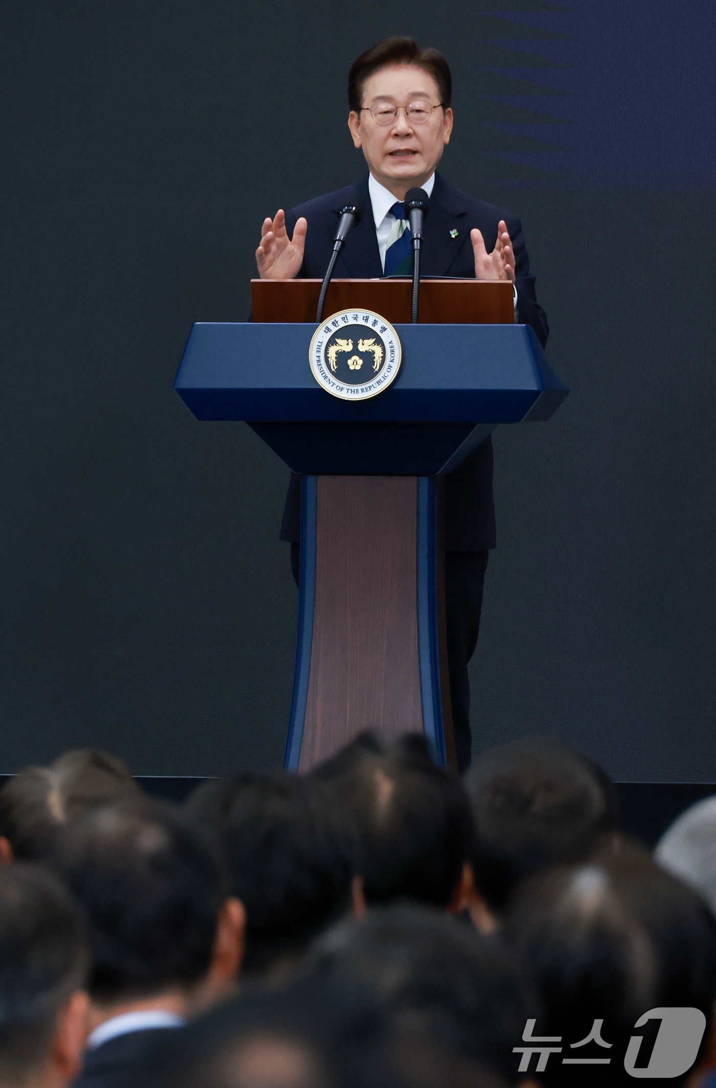 (광주=뉴스1) 이재명 기자 = 이재명 대통령이 30일 광주 김대중 컨벤션센터에서 열린 서남권 첨단산업 발전비전 국민보고회에서 축사를 하고 있다. (청와대통신사진기자단) 2026. …