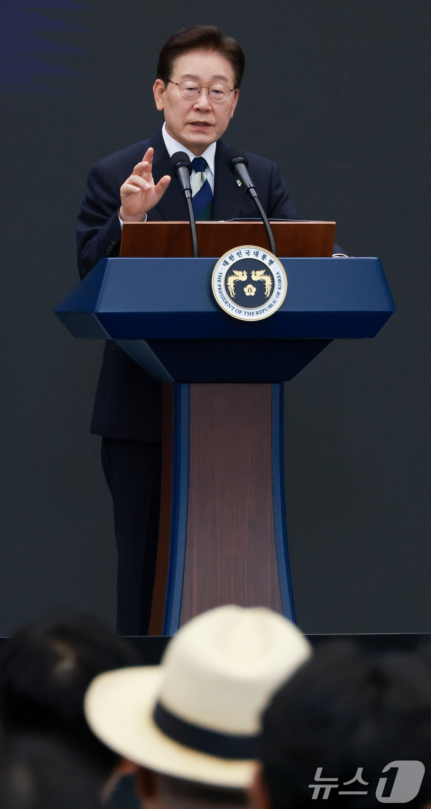 (광주=뉴스1) 이재명 기자 = 이재명 대통령이 30일 광주 김대중 컨벤션센터에서 열린 서남권 첨단산업 발전비전 국민보고회에서 축사를 하고 있다. (청와대통신사진기자단) 2026. …