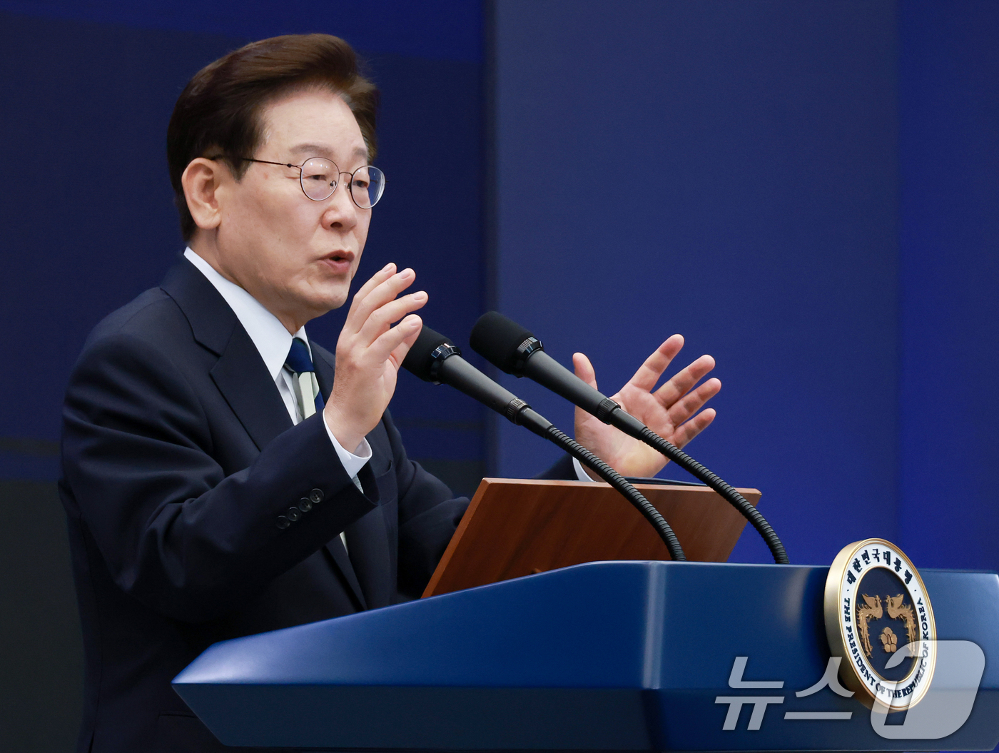 (광주=뉴스1) 이재명 기자 = 이재명 대통령이 30일 광주 김대중 컨벤션센터에서 열린 서남권 첨단산업 발전비전 국민보고회에서 축사를 하고 있다. (청와대통신사진기자단) 2026. …