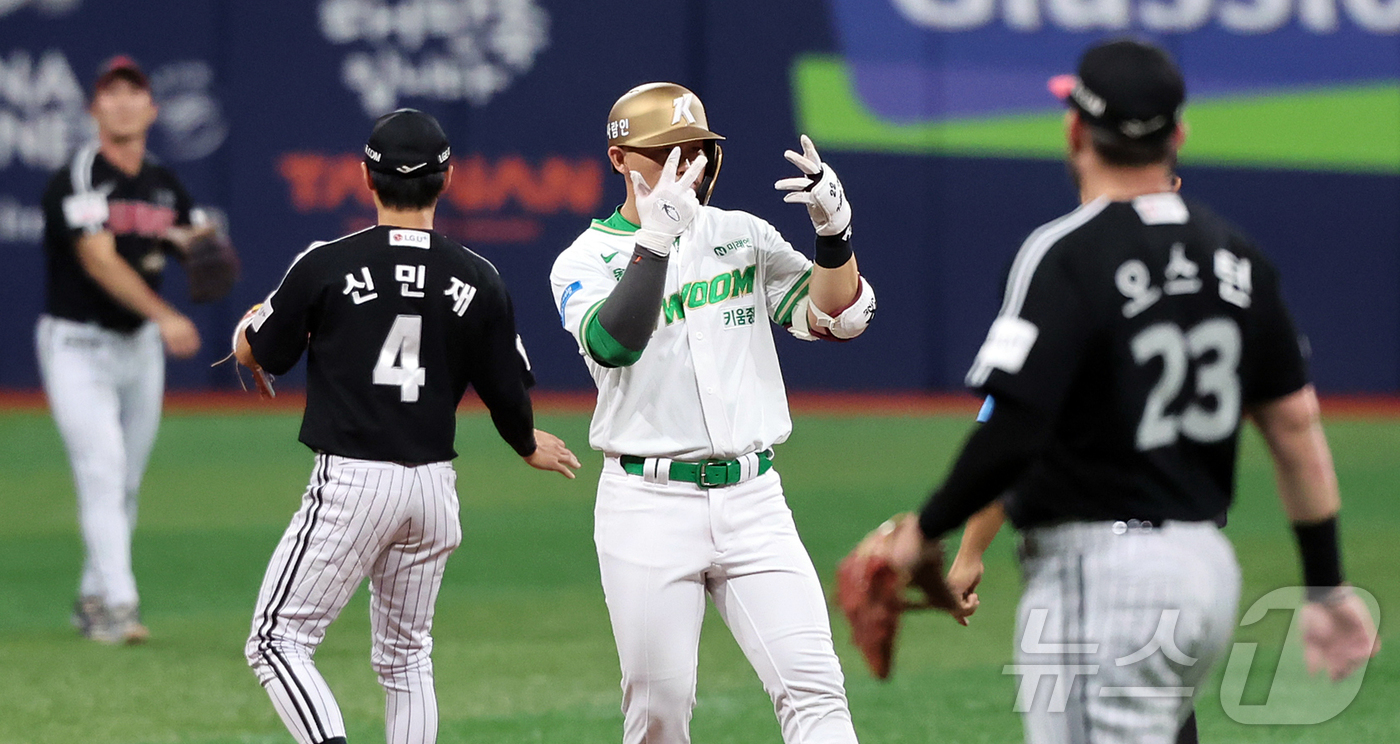 (서울=뉴스1) 김진환 기자 = 30일 오후 서울 구로구 고척 스카이돔에서 열린 2026 신한 SOL KBO리그 LG 트윈스와 키움 히어로즈의 경기, 키움 히우라가 1회말 2사 2 …