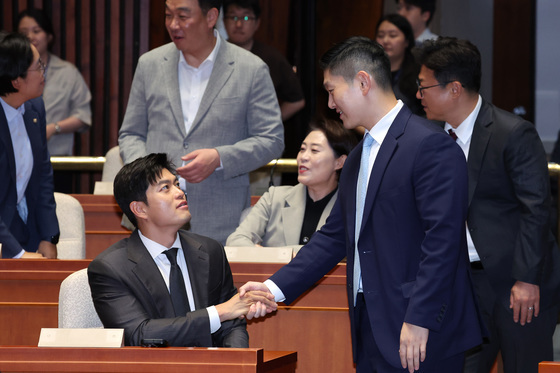 '397억 반환' 1심에 野의원들 "당 곳간 거덜" "큰 타격" 우려