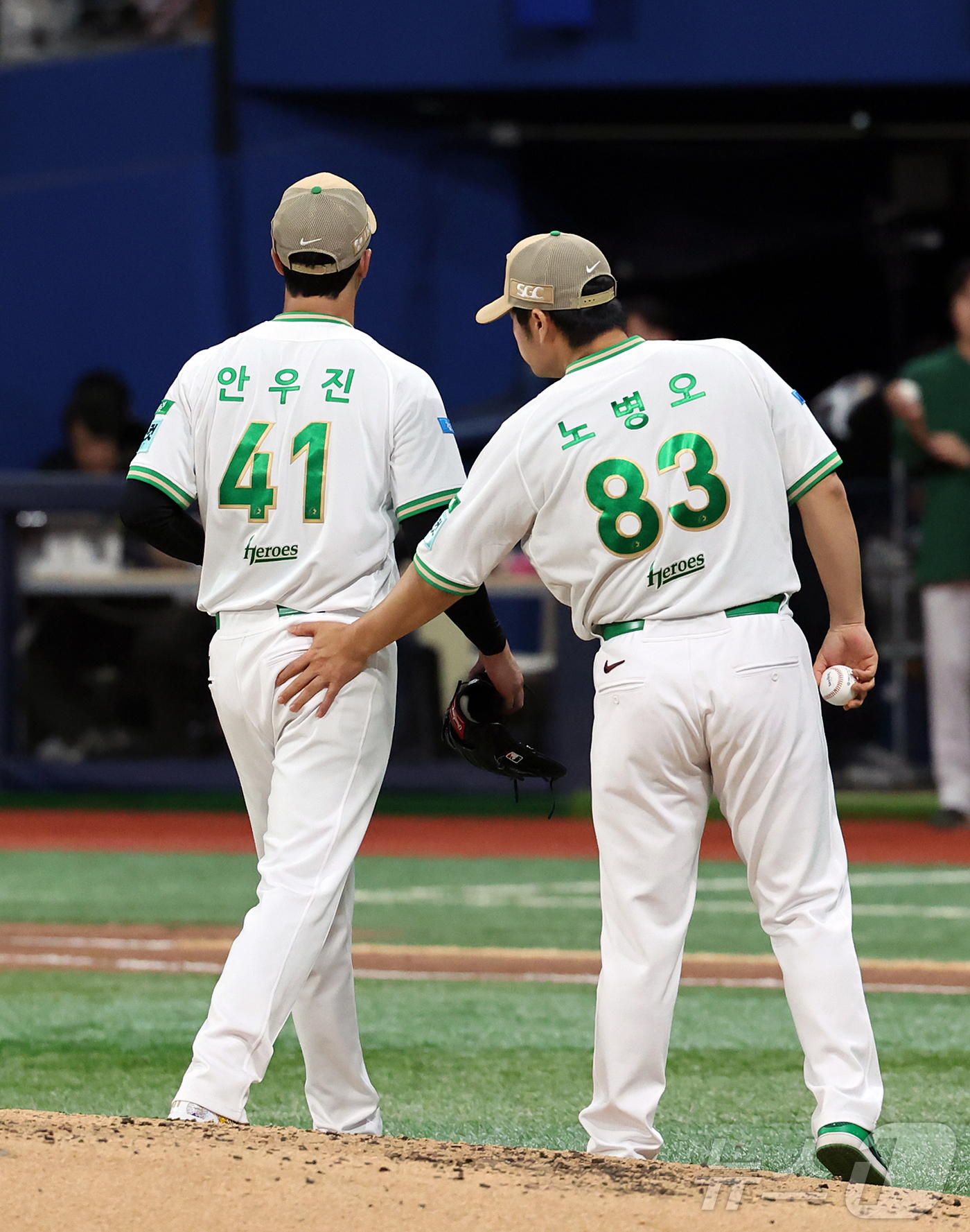 (서울=뉴스1) 김진환 기자 = 30일 오후 서울 구로구 고척 스카이돔에서 열린 2026 신한 SOL KBO리그 LG 트윈스와 키움 히어로즈의 경기, 키움 선발 안우진이 6회초 2 …