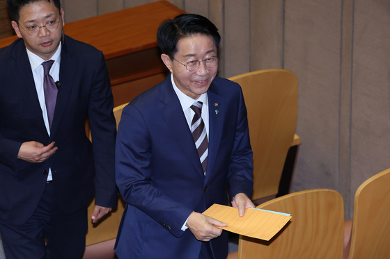 상임위원장 투표하는 조정식 의장