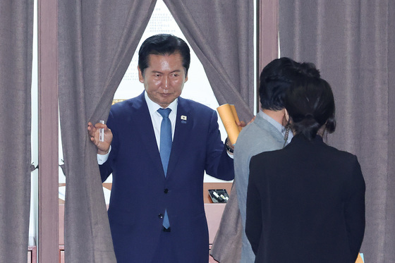 투표하는 정청래 대표