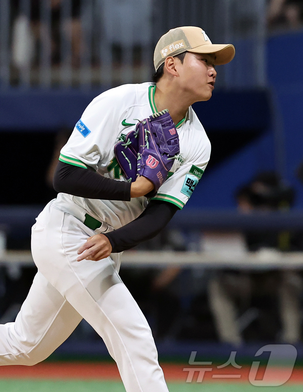 (서울=뉴스1) 김진환 기자 = 30일 오후 서울 구로구 고척 스카이돔에서 열린 2026 신한 SOL KBO리그 LG 트윈스와 키움 히어로즈의 경기, 키움 박정훈이 9회초 등판해 …