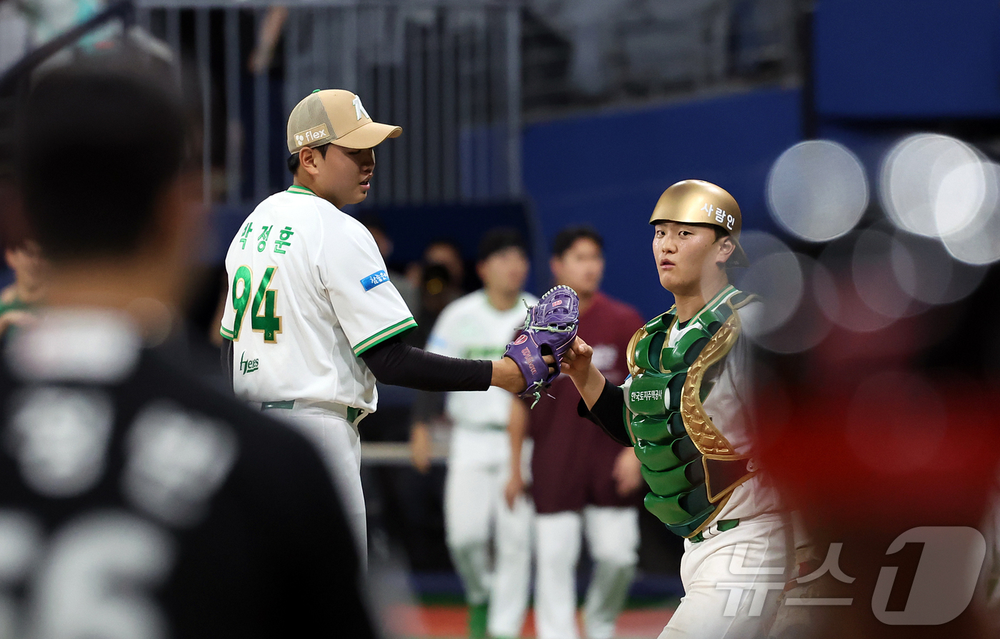 (서울=뉴스1) 김진환 기자 = 30일 오후 서울 구로구 고척 스카이돔에서 열린 2026 신한 SOL KBO리그 LG 트윈스와 키움 히어로즈의 경기, 6대0 승리를 거둔 키움 마무 …