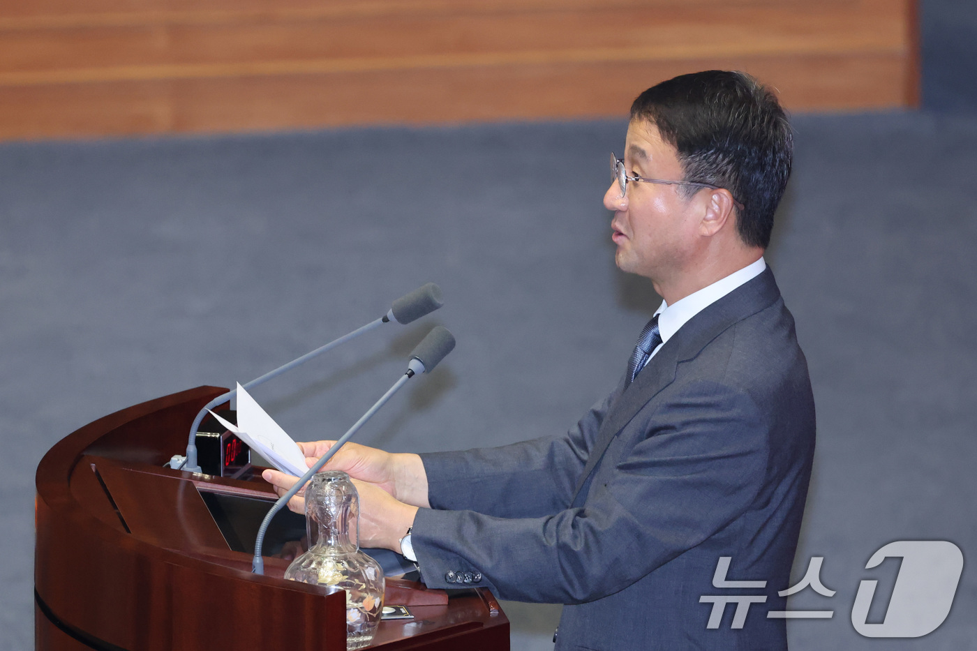 (서울=뉴스1) 신웅수 기자 = 한병도 신임 국회운영위원장이 30일 서울 여의도 국회에서 열린 제436회 국회(임시회) 제4차 본회의에서 당선 인사를 하고 있다. 2026.6.30 …